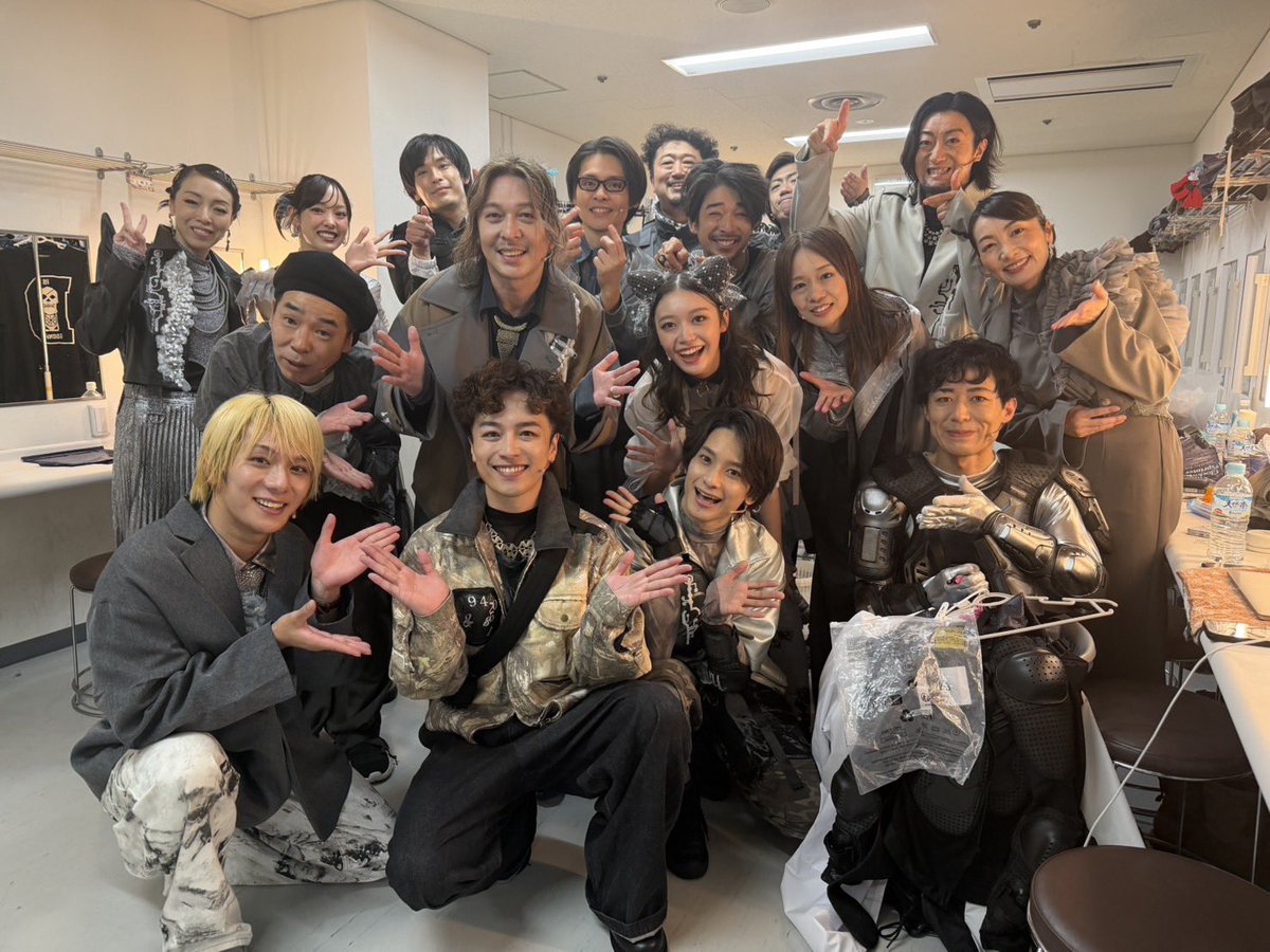 Shogo_Suzuki_'s tweet photo. 愛のある場所。
一日だけでしたが、参加させて頂いて光栄です。
素晴らしき人たちと☆

皆さまも是非、大切な人とご観劇くださいましたら幸いです。

#アンクロ
#アンドレ https://t.co/BmrY6rsMwZ