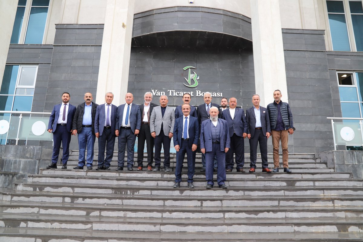 MUSIADVan's tweet photo. Van’ın Geleceği Platformu Dönem Sözcüsü Abdullah ARAS,  Yönetim Kurulu Üyeleriyle birlikte Van Ticaret Borsası Başkanı @Nayifsuer beyi makamında ziyaret ettiler.
Güven tazeleyen başkanımıza hayırlı olması temennisinde bulunuldu.
@BurhanOzdemirTR @aaras65 https://t.co/L5K5XIp6uE