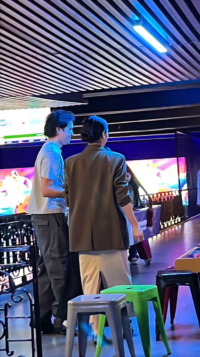 aussiejboy's tweet photo. Na para bang ang seryoso ng pinag uusapan nila  😍😍
#AteBilly
#KuyaJordan
#Oliver
#SomeoneSomeday

#JamesReid #KathrynBernardo
©️ Migz Casimiro https://t.co/xqLE6cHPCY