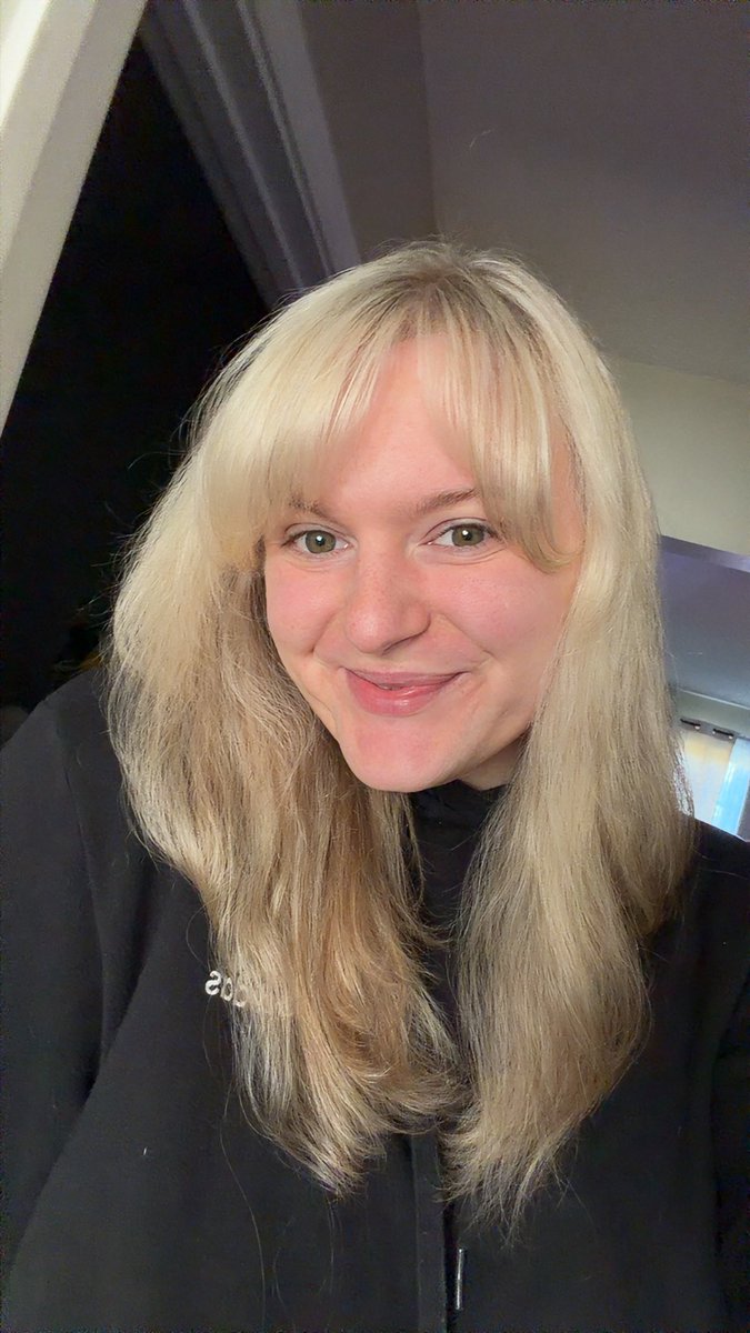 CritBlonde's tweet photo. Hair is HAIRING today. https://t.co/KGz2wu1zzy