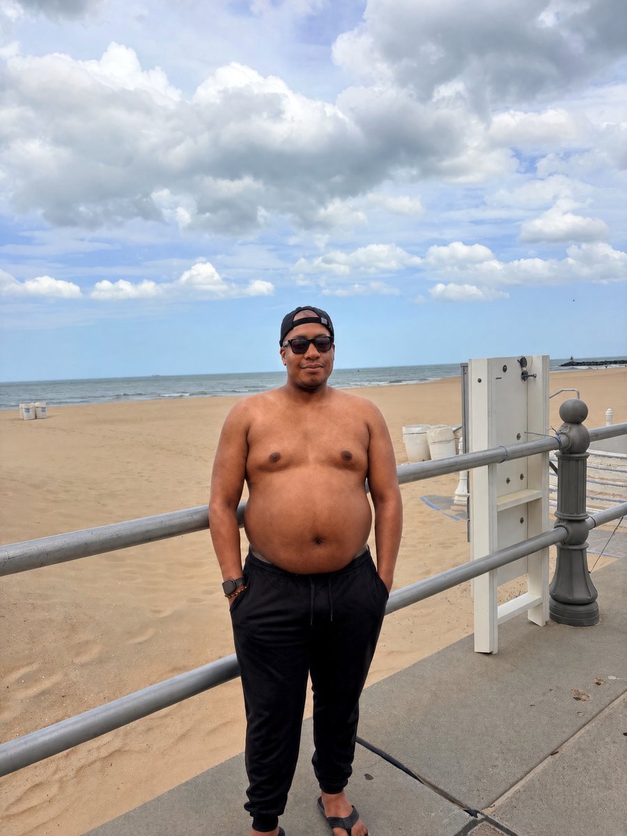 thebellytank's tweet photo. Beach body ready? Maybe next time. Beach snack ready? Always 🍟🍦 https://t.co/jeqqKZT9f8