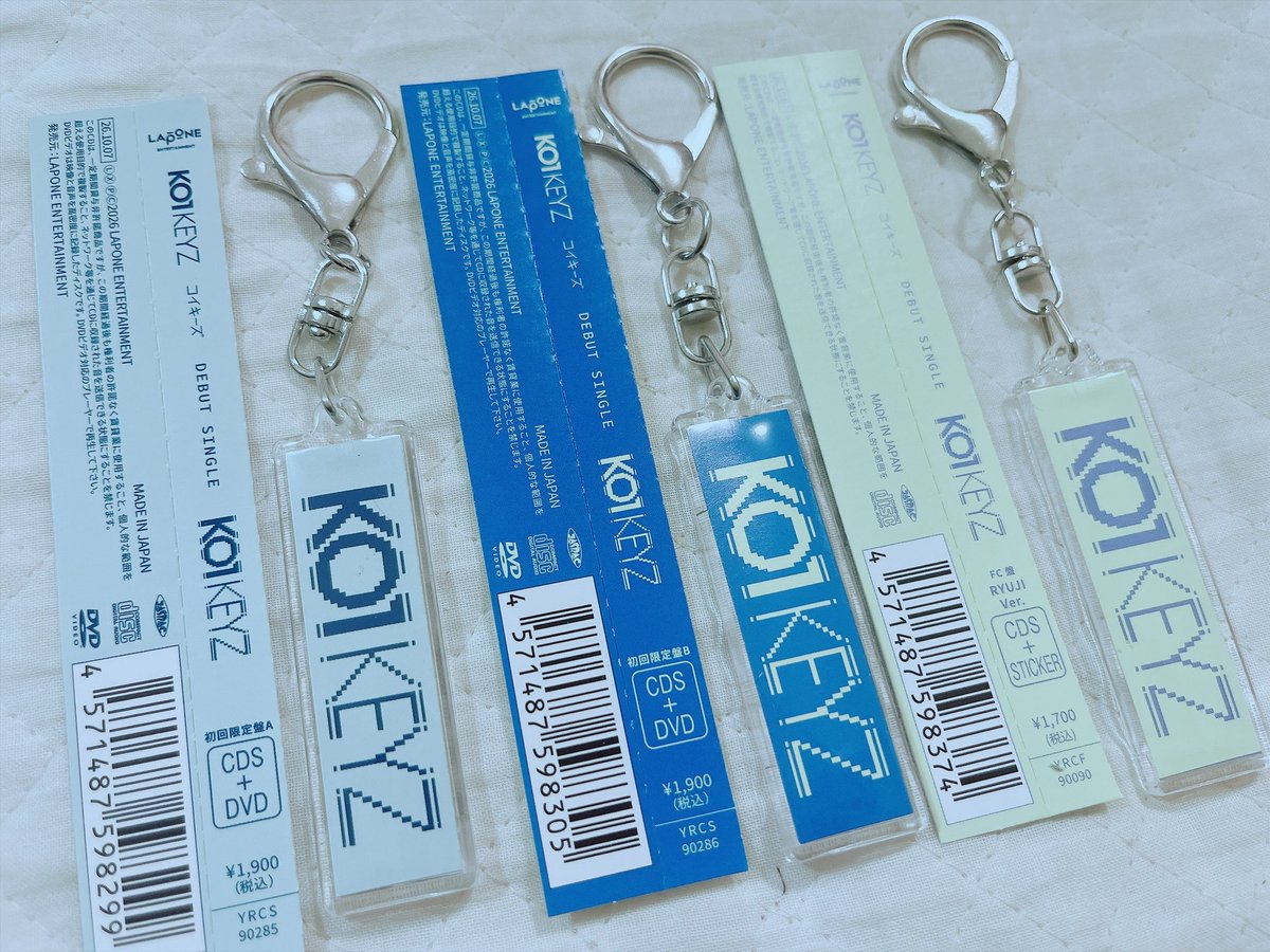 achoko1keyz's tweet photo. 兄グルでやっていたCD帯紙キーホルダー、KO1KEYZでも作るって決めて準備して待ってました！！

ちょっとフライングだけど、KO1KEYZデビュー本当におめでとう🎉

(通常盤の帯紙もここにロゴが欲しかったよ、普通に。w)

#KO1KEYZ https://t.co/2IhwKWV4U7