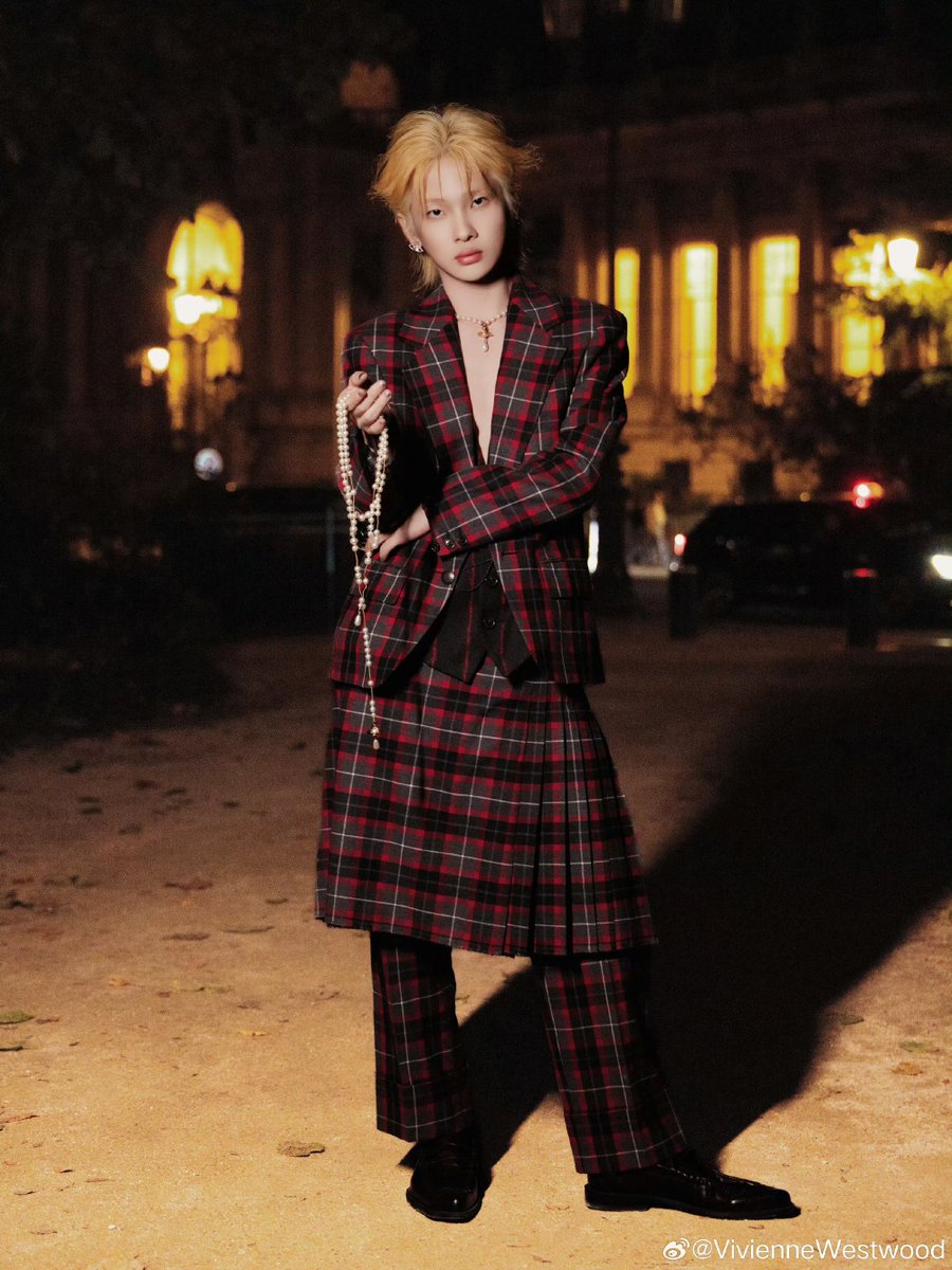 zhouzhennanvin's tweet photo. Vivienne Westwood weibo update: Sophisticated style, continously evolving avant-garde.

They also thank Zhou Zhennan for attending Andreas Kronthaler for Vivienne Westwood Spring Summer 2027 runway show. 

#ZhouZhennan https://t.co/C6gUj2oDwV
