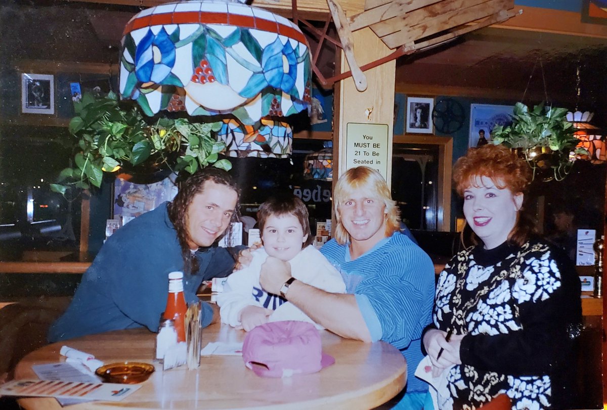 _The__Worst_'s tweet photo. These were the good'ole days...🤘🏼💯✔️
#WWF #WWE #WWESuperstar #BretTheHitmanHart #BretHart #Pink #ProfessionalWrestler #Arena #Event #Applebees #Autograph #InTheWild #Celebrity #90s #90sThrowback #90sKid #NotForgotten #Legendary #Epic #Lit #Vibe #YouJustHadToBeThere #WhatAMoment https://t.co/6jLwpyoPnO
