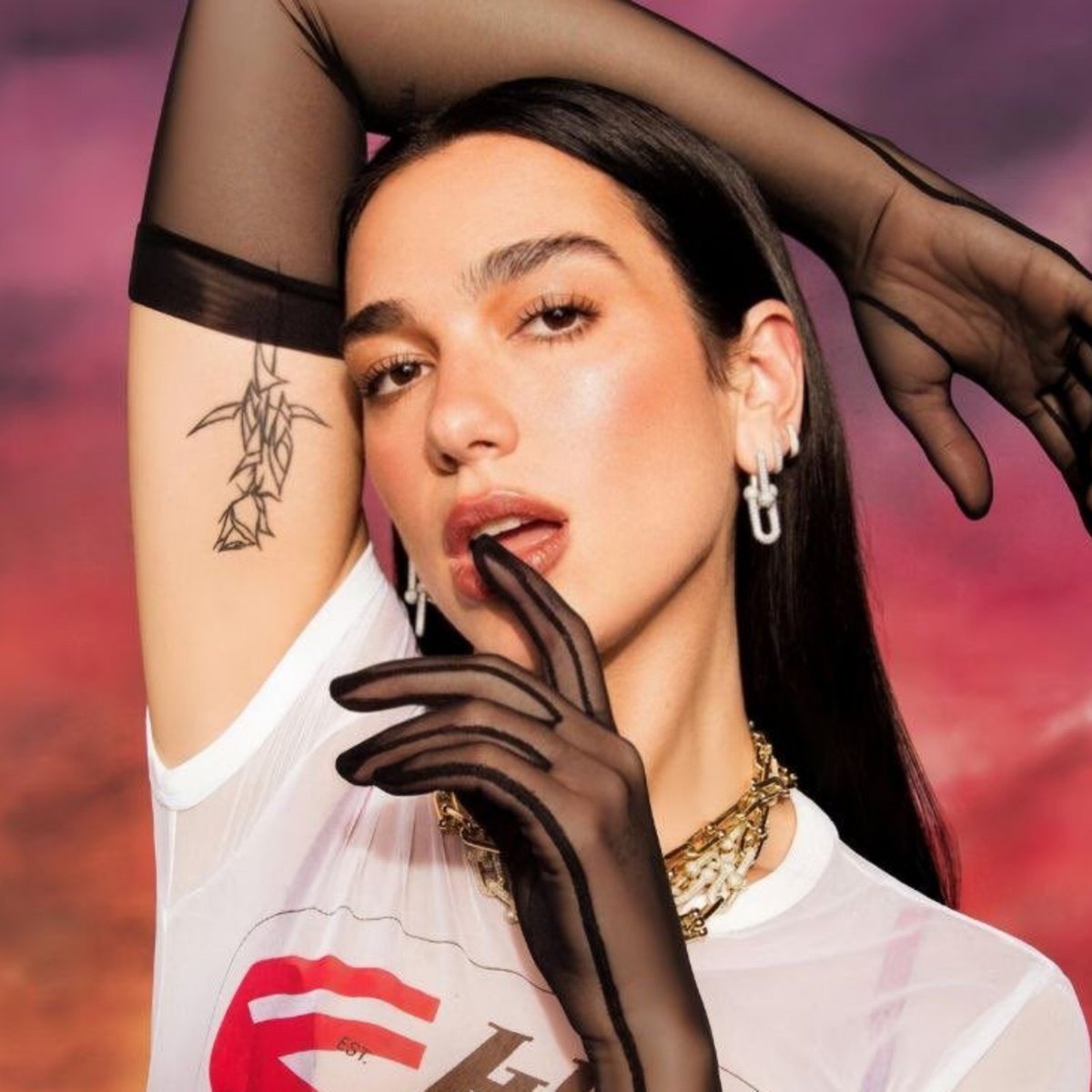 updatecharts's tweet photo. Dua Lipa e Shakira vão lançar uma colaboração em NOVEMBRO. https://t.co/g2X1SFi6ht