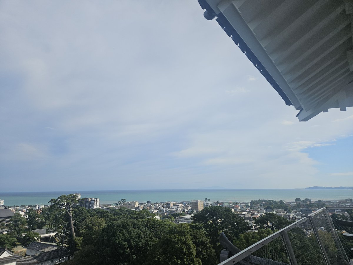 kikitti23's tweet photo. 小田原城まわり散策♪
行きたかった映えスポットの｢海へ続くトンネル｣はまさかの高波で扉が閉まってた(笑)
帰りに地元で🍻飲んで、明日も休みだし👍な１日だわ😆 https://t.co/o2Pu92j53k