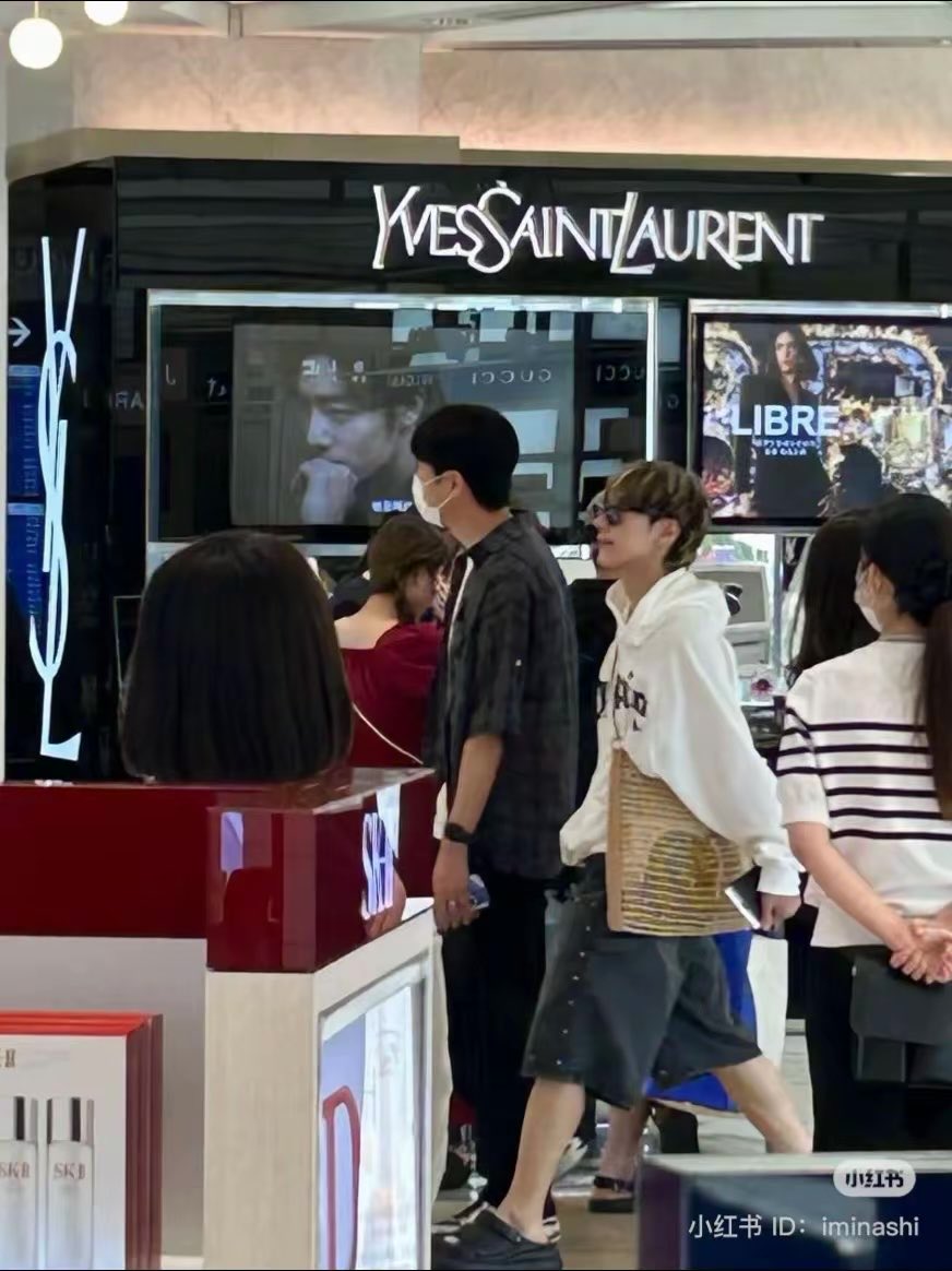 babyjey10's tweet photo. อีกลุคที่นี่ชอบของเตนกับอีฟแซง อหเอ้ยชิวจะบ้า คอลซัมเมอส่งใดๆไม่ถ่ายลงไอจีไม่ลงอะไรเลยจนมาเห็นว่าเอามาใส่บินพร้อมใส่คร้อกที่รักจนแบรนส่งของให้ คนที่ได้ดีเพราะความชอบอะ5555555 https://t.co/vcrXzr77aP