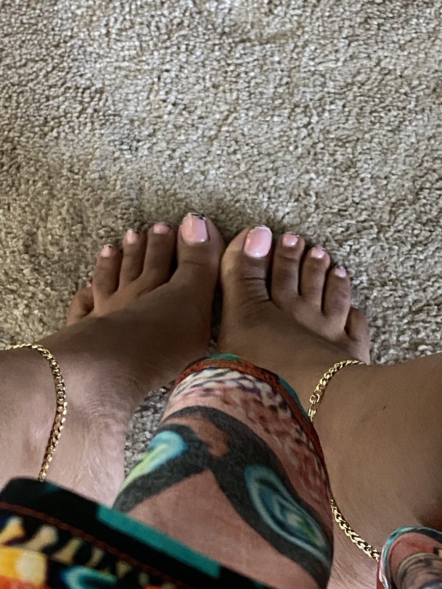 PrettyFeetMommi tweet picture
