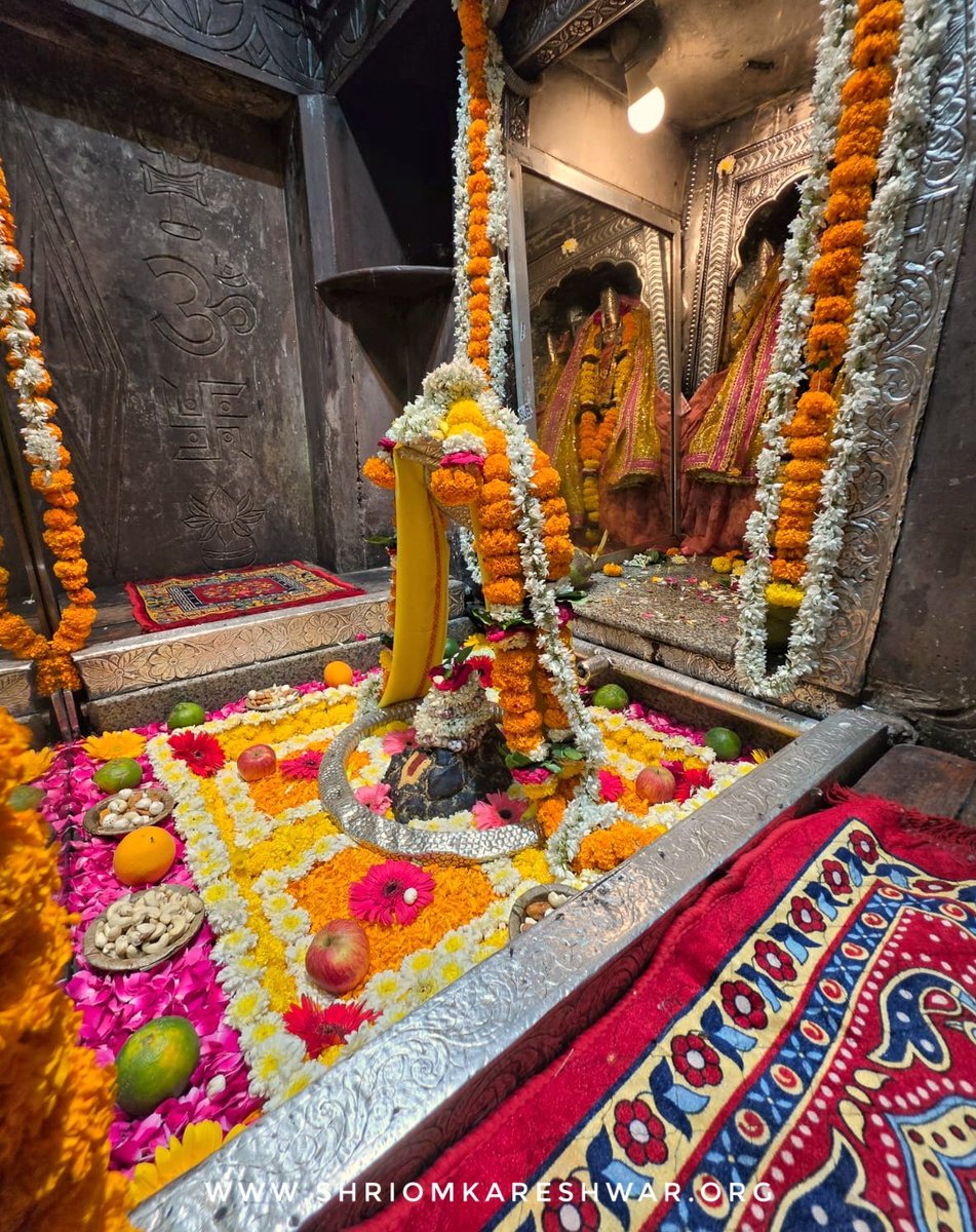 OmkarJyotirling's tweet photo. 🚩जय ओंकार जी🚩
द्वादश ज्योतिर्लिंग में चतुर्थ, श्री ओंकारेश्वर में ओंकार महाराज के श्रृंगार दर्शन।
आश्विन कृष्ण पक्ष दशमी स. 2082 मंगलवार  दिनांक- 06/10/26
वेब-https://t.co/cOFsHLEZaw
हेल्प-8989998686(8AM-8PM)
#omkareshwar #ओम्कारेश्वर https://t.co/IUWvJzWvb6