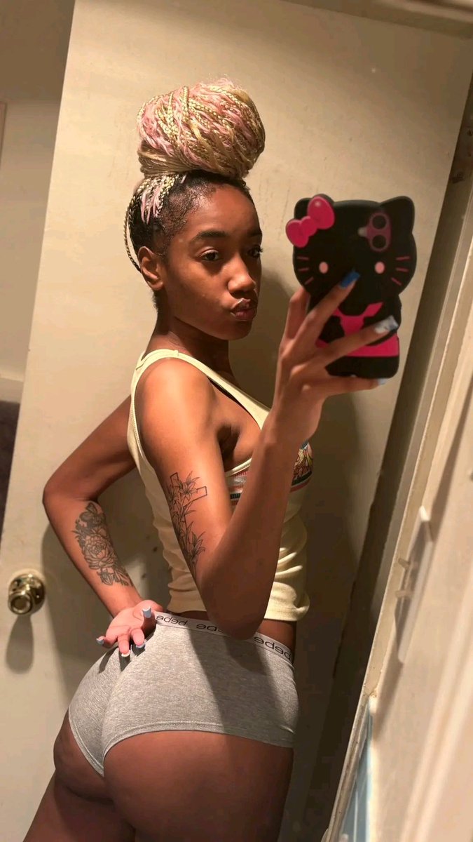 niacarrter's tweet photo. good morning from nia 💕😊💋 https://t.co/u8YuZ62RaX