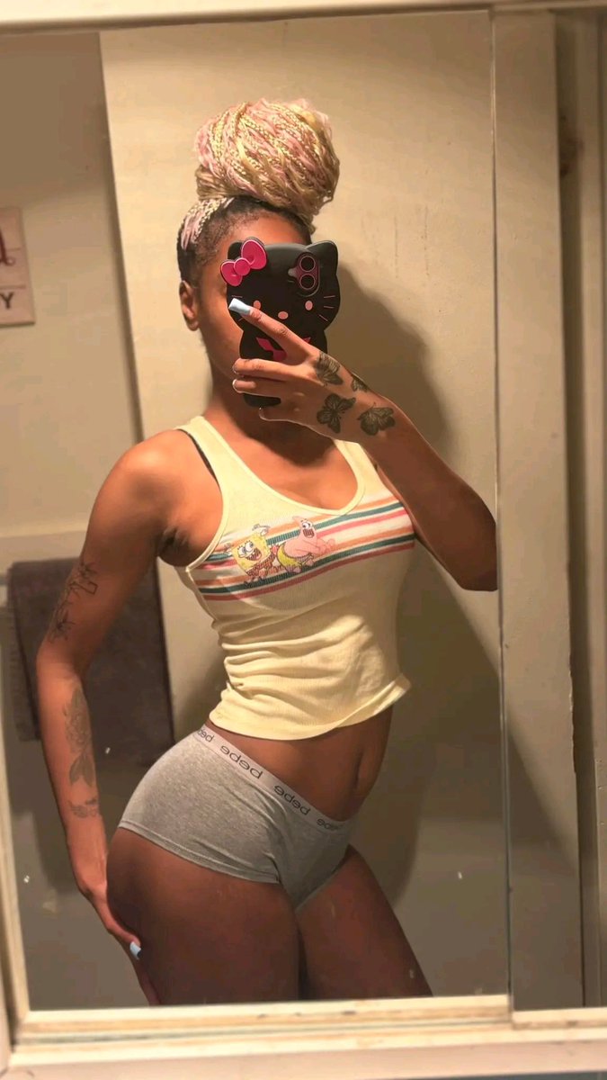 niacarrter's tweet photo. good morning from nia 💕😊💋 https://t.co/u8YuZ62RaX