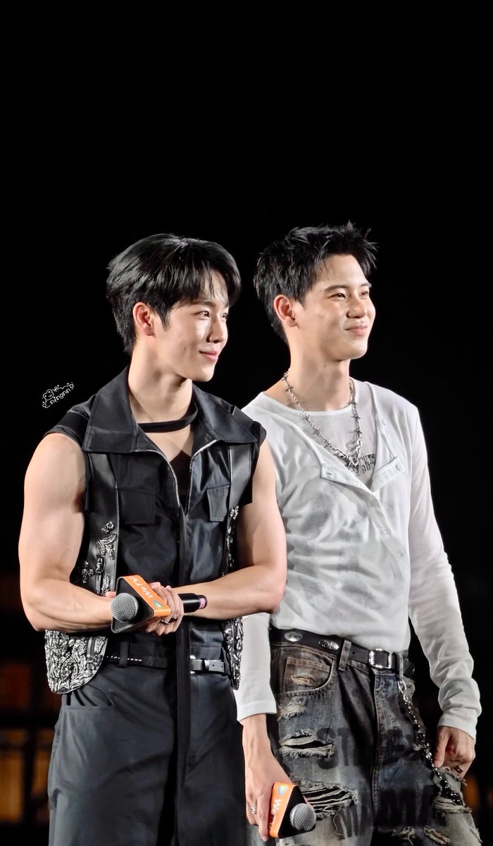 NnAttapinya's tweet photo. หน้าคิตตี้บอดี้มาเวลมั๊ก คือหนูอยากว่าไมค์มันหนักขนาดนั้นเลยหรอคะพี่ @warwanarat 😂

PIL FAN INTIMACY

#PoliceinLoveFanEXP
#yinyin_anw #warwanarat #หยิ่นวอร์
#YINWAR https://t.co/emK3AB4jnU