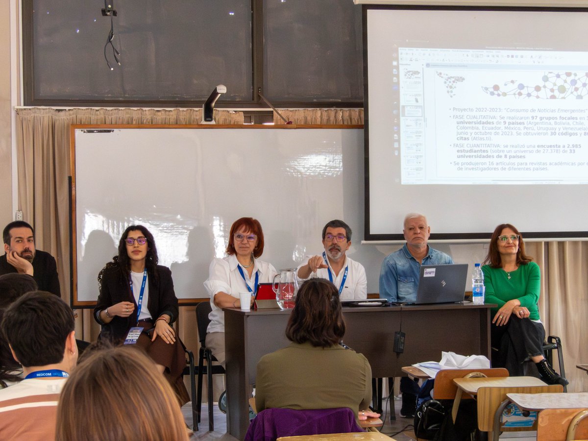 FAlbarello's tweet photo. Hace unos días estuvimos participando de #RedCom28, donde presentamos una ponencia de @InvestigarenRed  junto a @Pared_de_Gra y @LauraGarciaLuna  y tuvimos un panel especial sobre el informe #Transiciones con @julitoalonso @piporta @8daysaweekSil @PaniToledo @pereyramelinam 👇 https://t.co/lvs2AjkcuU