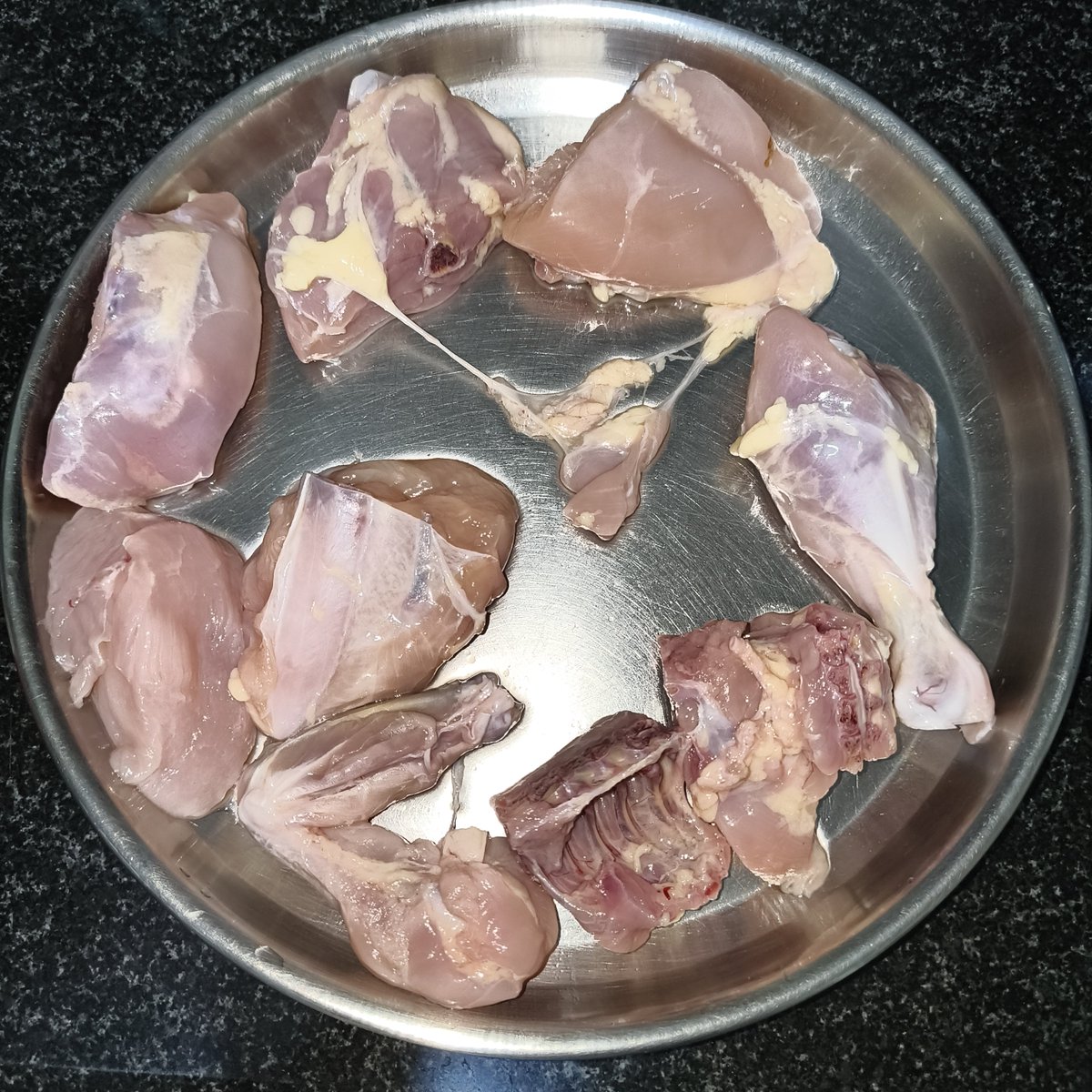 __vinks__'s tweet photo. @LiciousFoods  Again facing quality issue, it seems it was outsource from local and packed.

1. Ribs are added to Chicken Curry Cut Large pieces.

2. It is not properly skinned and cleaned

When will you improve ? https://t.co/xT9XAJM4B4