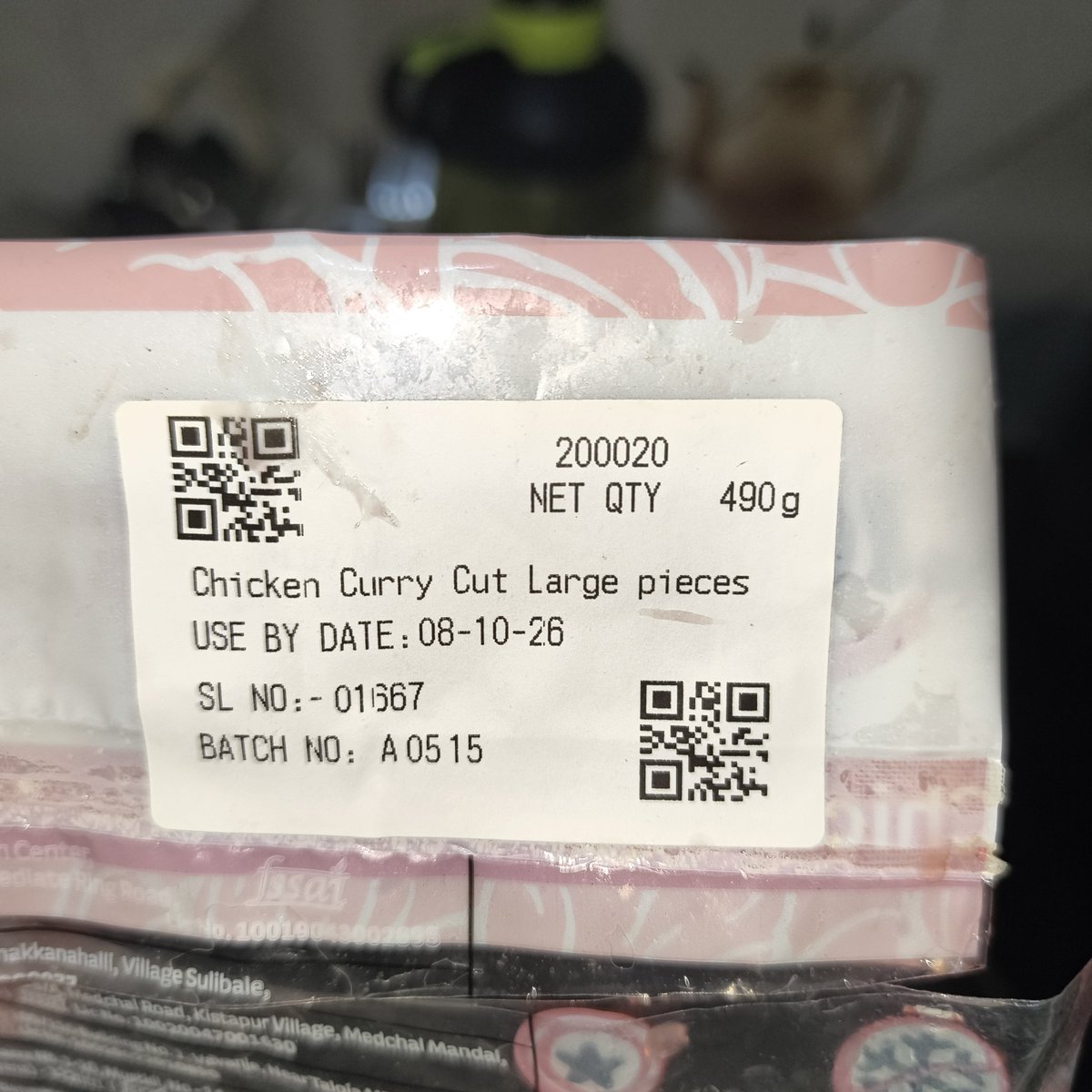__vinks__'s tweet photo. @LiciousFoods  Again facing quality issue, it seems it was outsource from local and packed.

1. Ribs are added to Chicken Curry Cut Large pieces.

2. It is not properly skinned and cleaned

When will you improve ? https://t.co/xT9XAJM4B4