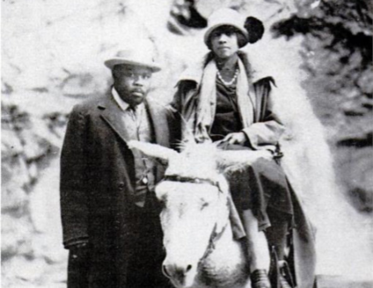 BhamTimes's tweet photo. In 1922, Marcus Garvey married his second wife, Amy Jacques, an editor, feminist, and race activist who shared his beliefs and worked to spread Garvey’s message, even after his death. #LoveStories #BlackHistory #MarcusGarvey #BlackLove

https://t.co/3fuVaWlg7w https://t.co/xWJ33syEoH