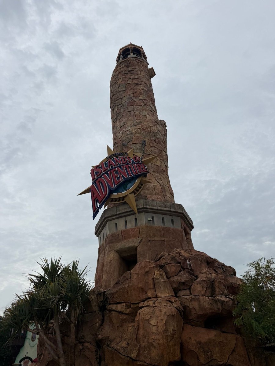insideuniversal's tweet photo. Good morning from @UniversalORL https://t.co/LZKQ2MzzIk
