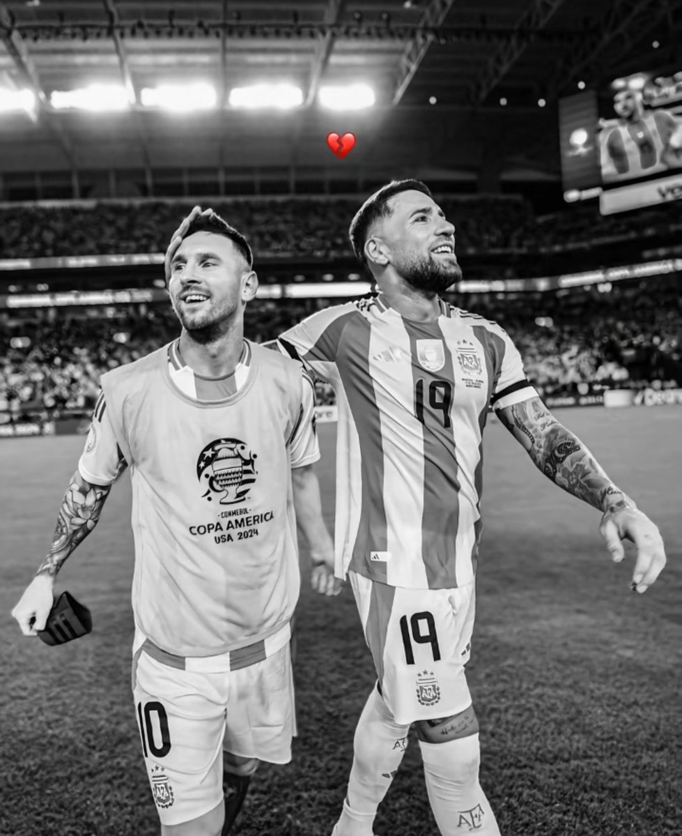 TinaVerstappen3's tweet photo. Hoy es el último partido de estos dos grandes, gracias por todas las alegrías Capitán y gracias por defenderla siempre General ❤️‍🩹 https://t.co/70HnqlOJYp