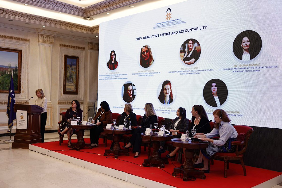 PCRCBiH's tweet photo. Prošle sedmice, na poziv bivše predsjednice Kosova 🇽🇰 Atifete Jahjage (@atifetejahjaga), učestvovali smo na međunarodnoj konferenciji „Partnerstvo za promjene: Žene transformišu sisteme – Unapređenje Prištinskih principa 2026–2035.“

Naša predsjednica, Velma Šarić (@VelmaSaric), govorila je na panelu posvećenom reparativnoj pravdi, seksualnom nasilju tokom rata (CRSV) i odgovornosti. Istakla je da se istinska pravda mora mjeriti onim što se dešava u životu preživjele osobe, a ne samo u sudnici, jer sjećanje održava istinu živom u javnom životu dugo nakon što se sudnica isprazni.

Dokumentovanje glasova preživjelih ključno je za ovaj rad. Neki od naših projekata koji se bave dokumentovanjem svjedočanstava preživjelih žrtava seksualnog nasilja i genocida nalaze se ispod!
📌 https://t.co/w2Jyjqoq0E
📌 https://t.co/IEKB287uHg
📌 https://t.co/GpHBnXMJP9

Zahvalni smo Fondaciji Jahjaga @JahjagaFdn na gostoprimstvu, kao i svim ženama liderkama i partnerima koji rade na unapređenju Prištinskih principa.