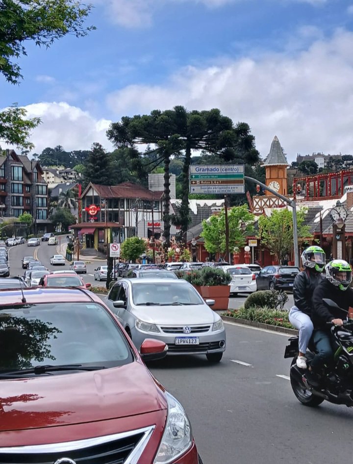 sandra_fal59015's tweet photo. Mais fotos da viagem a Gramado no Sul do Brasil! Estão em lua de mel, sem as filhas, mas estão morrendo de saudades delas. https://t.co/S9LExLcZMT