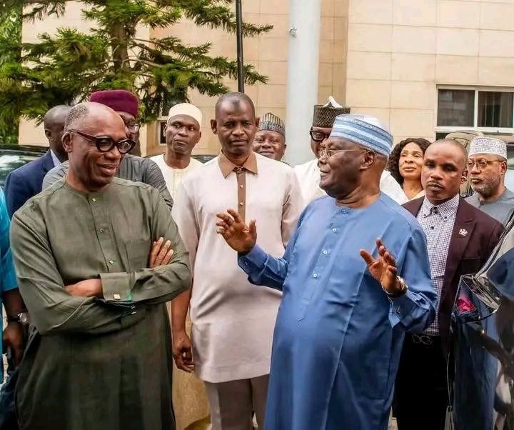 sani_suleman_'s tweet photo. Alhaji Atiku Abubakar visited the residence of his running mate, Rotimi Amaechi. https://t.co/je01g9g6My