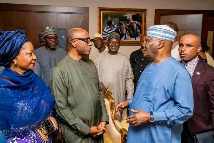 sani_suleman_'s tweet photo. Alhaji Atiku Abubakar visited the residence of his running mate, Rotimi Amaechi. https://t.co/je01g9g6My