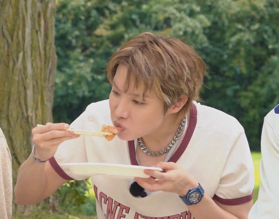 hobi_77's tweet photo. 今日のかわいいほびちゃん4選
#Runbts https://t.co/ZbnLVeQUZc