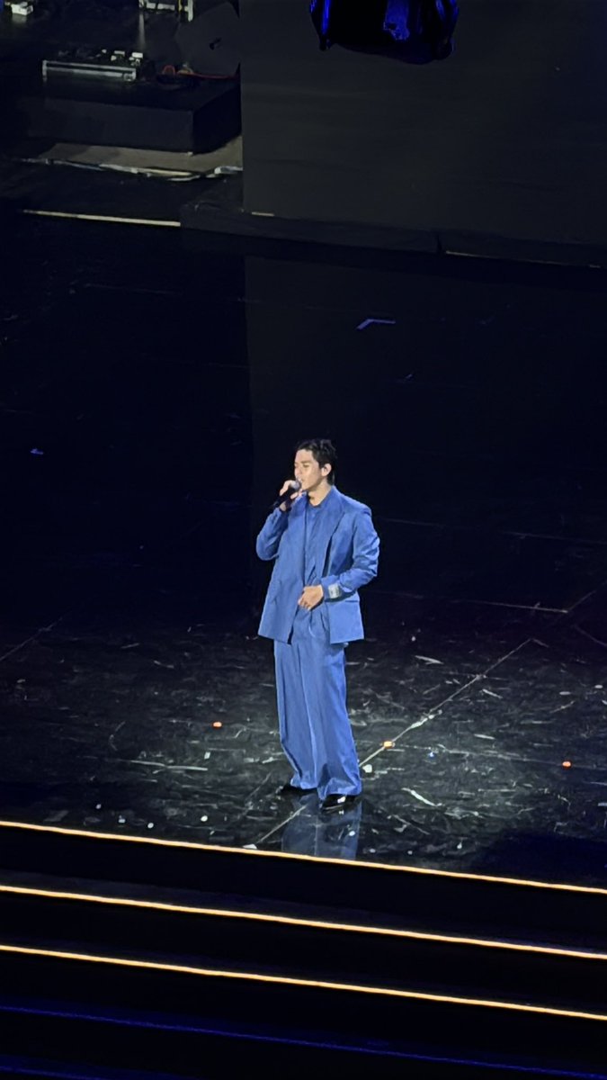 otp_enjoyer's tweet photo. first on-stage live of the yearner version 🥹🩵

#KyleEcharri https://t.co/Q6aJhFhCTX