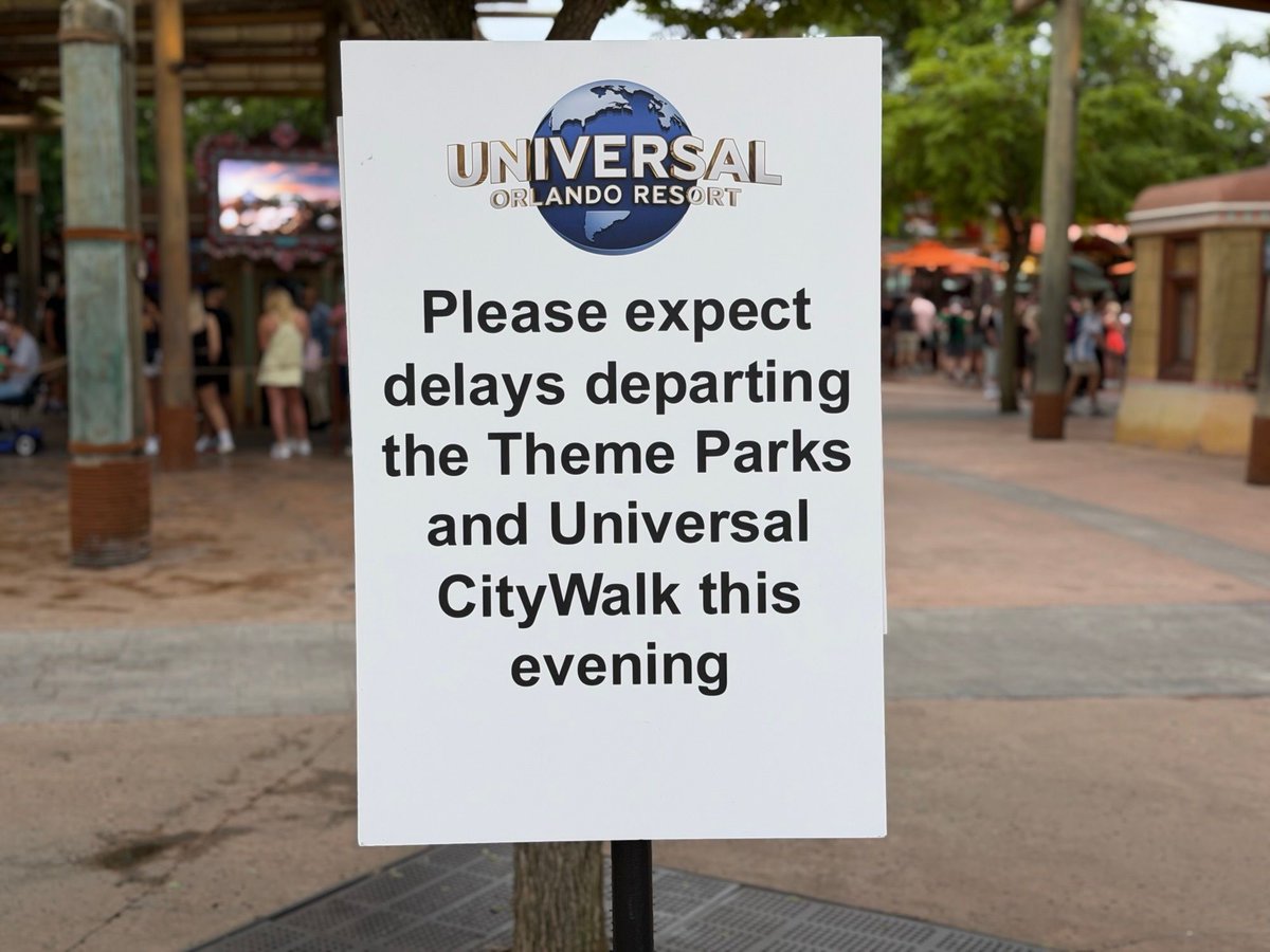 insideuniversal's tweet photo. Sign advising guests of delays later this evening. Possibly weather related? Central Florida is expected to get hit with A LOT of rain this week. @UniversalORL https://t.co/uzc8OTeDHk