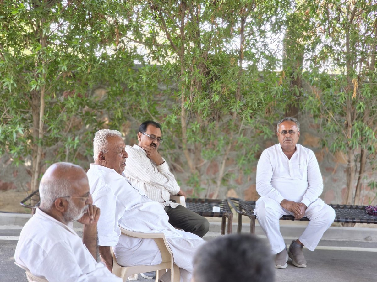 WhiteColler_'s tweet photo. दोनों के बीच क्या समझौता हो पाएगा।
चुनाव के बाद पहली तस्वीर आई साथ में,फतेह खान किस सोच में पड़े हुए है।
#Rajasthanpolitics #Congress https://t.co/cWimuncC3L