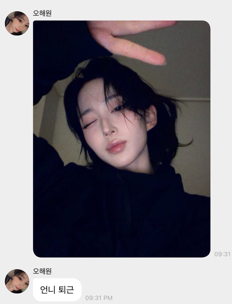 500woni's tweet photo. her captioning these pics with “unnie got off work” she knows exactly her target audience…. im scared of her https://t.co/rA0q7ybcDP