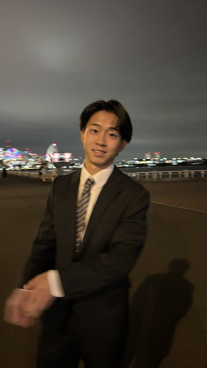 kotaro1608's tweet photo. スーツでお出かけはあり？？ https://t.co/8dbD3QPo1U