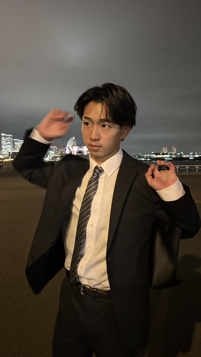 kotaro1608's tweet photo. スーツでお出かけはあり？？ https://t.co/8dbD3QPo1U