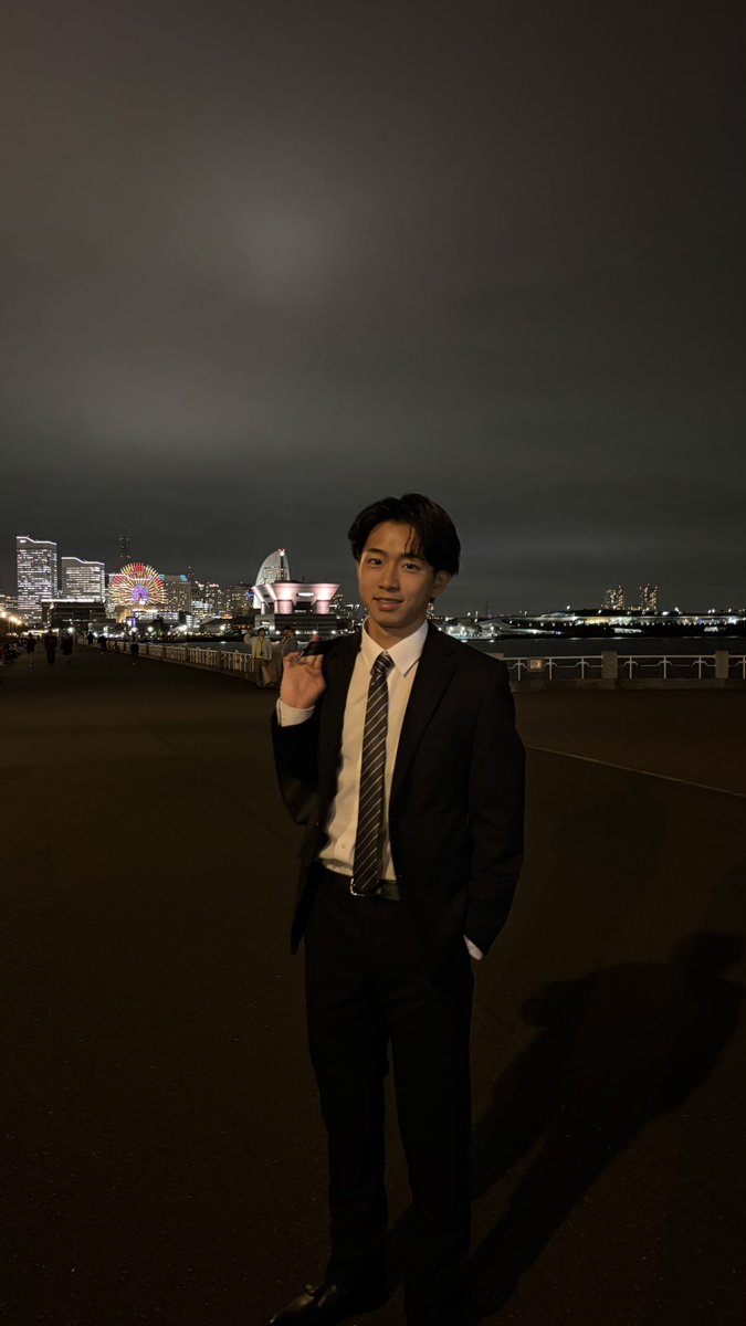 kotaro1608's tweet photo. スーツでお出かけはあり？？ https://t.co/8dbD3QPo1U