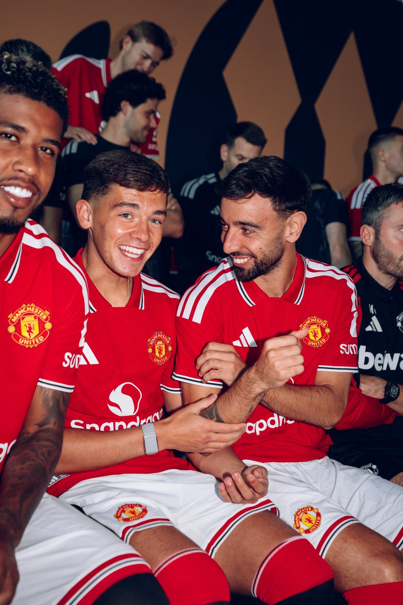 ManUtd's tweet photo. All smiles 😅 https://t.co/G84Ddc3BGW