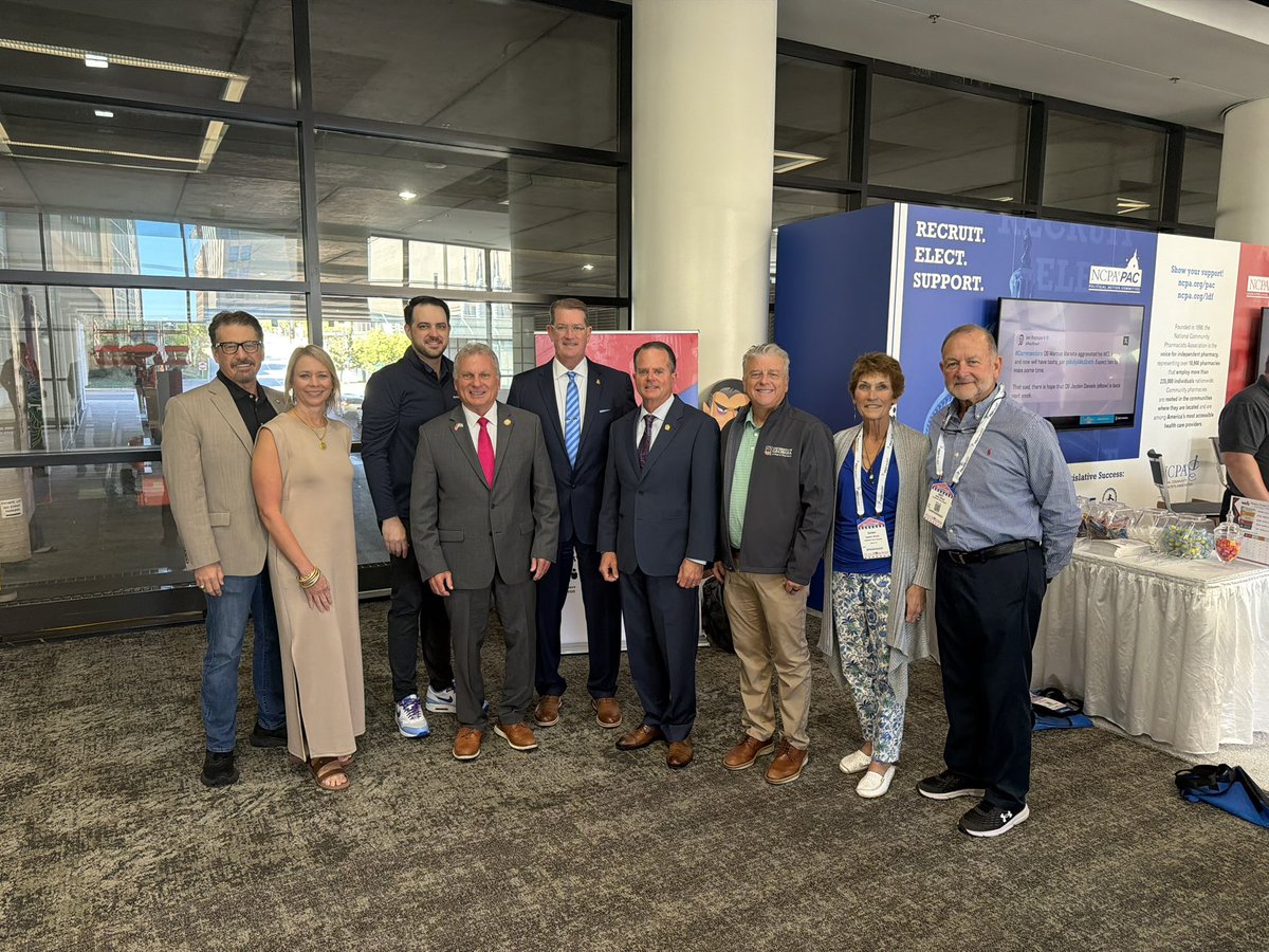 Buddy_Carter's tweet photo. Great to be in Kansas City for the National Community Pharmacists convention with my fellow Georgia pharmacists @GeorgiaPharmacy.

Community pharmacists are on the front lines of patient care in every corner of our state, and I'll keep fighting to protect them in Washington. https://t.co/TKPPa2o904