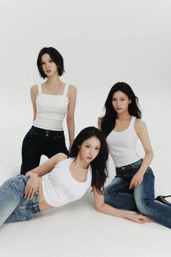 yappingneina's tweet photo. Bini gw cantik cantik bgt, semoga agensi yg ini waras dan serius membsrkn para wanita cantik dan berbakat ini✨✨ https://t.co/tyDJMI6QYv