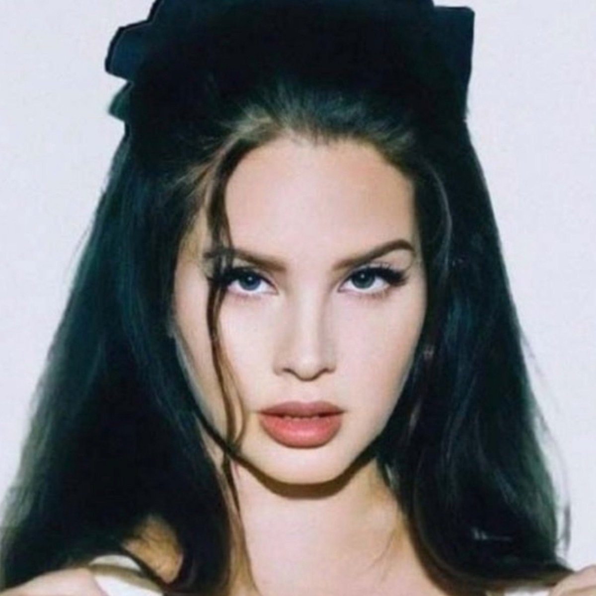 updatecharts's tweet photo. Lana Del Rey tornou-se a SEXTA artista feminina mais REPRODUZIDA no Spotify em 2026. https://t.co/EpC00MFSFE