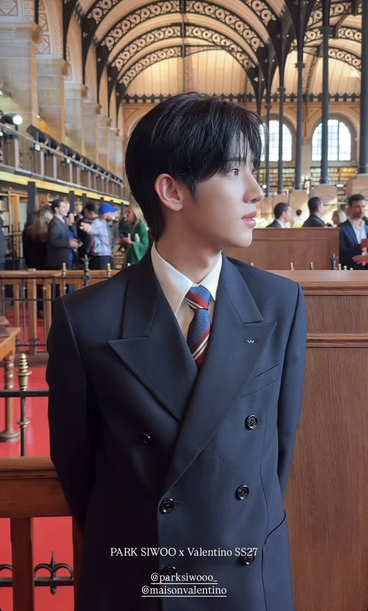 thaihanh301295's tweet photo. 이렇게 멋진 모습으로 파리를 빛내줘서 고마워, 시우야. 오늘도 정말 자랑스러워. 

PROUD OF PARK SIWOO
#PARKSIWOO
#PARKSIWOOPFWSS27
#PARKSIWOOxVALENTINO https://t.co/9tcSpmT9Qw