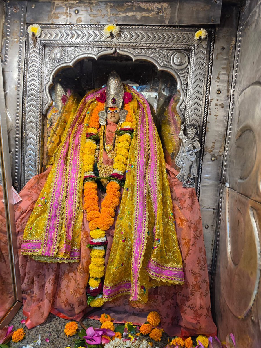 12Jyotirling's tweet photo. श्री ॐकारेश्वर ज्योतिर्लिंग संध्याकालीन आरती श्रृंगार | 06.10.2026

Shri Omkareshwar Jyotirlinga Evening Aarti Shringar | 06.10.2026 https://t.co/mPuPCDvd86