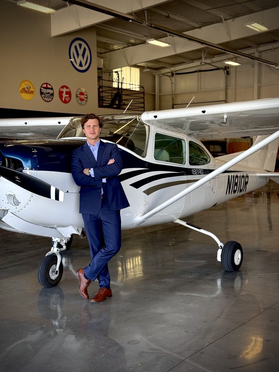 thepilotpicasso's tweet photo. Figured it was time to put a face to the art. 🎨✈️ Hi, I’m Benjamin, and I’m the Pilot Picasso! #FaceReveal
.
.
. (Follow @thepilotpicasso for more sky art!!)
.
.
#aviation #pilotlife #pilotpicasso #skyart https://t.co/awJE0FzDui