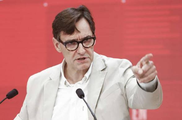 GKnorrBorras's tweet photo. Que diu Salvador Illa, parlant sobre la amnistia, que “el tiempo nos ha dado la razón”
O sigui, NO a ell, que es qui deia “ni amnistia ni nada de eso”.

La idiocia política d’aquest personatge no te límits. https://t.co/rgOTxasNtG