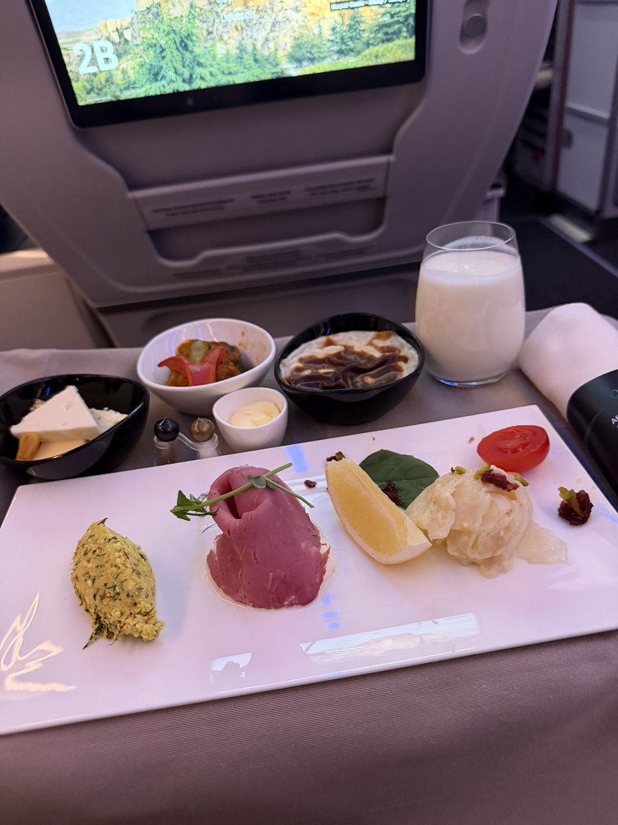 daryasysl's tweet photo. Turkish airlines business class food 🇹🇷 https://t.co/xrMf960Ckc