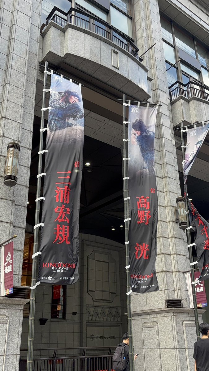 satsuki_5__'s tweet photo. 当日に駆け込み観劇。
みなさん歩き方からキャラクターのままで本当にすごいと思った。
初めての舞台キングダム、観に行ってよかったと思う作品でした😊 https://t.co/Vm55QHvCgN