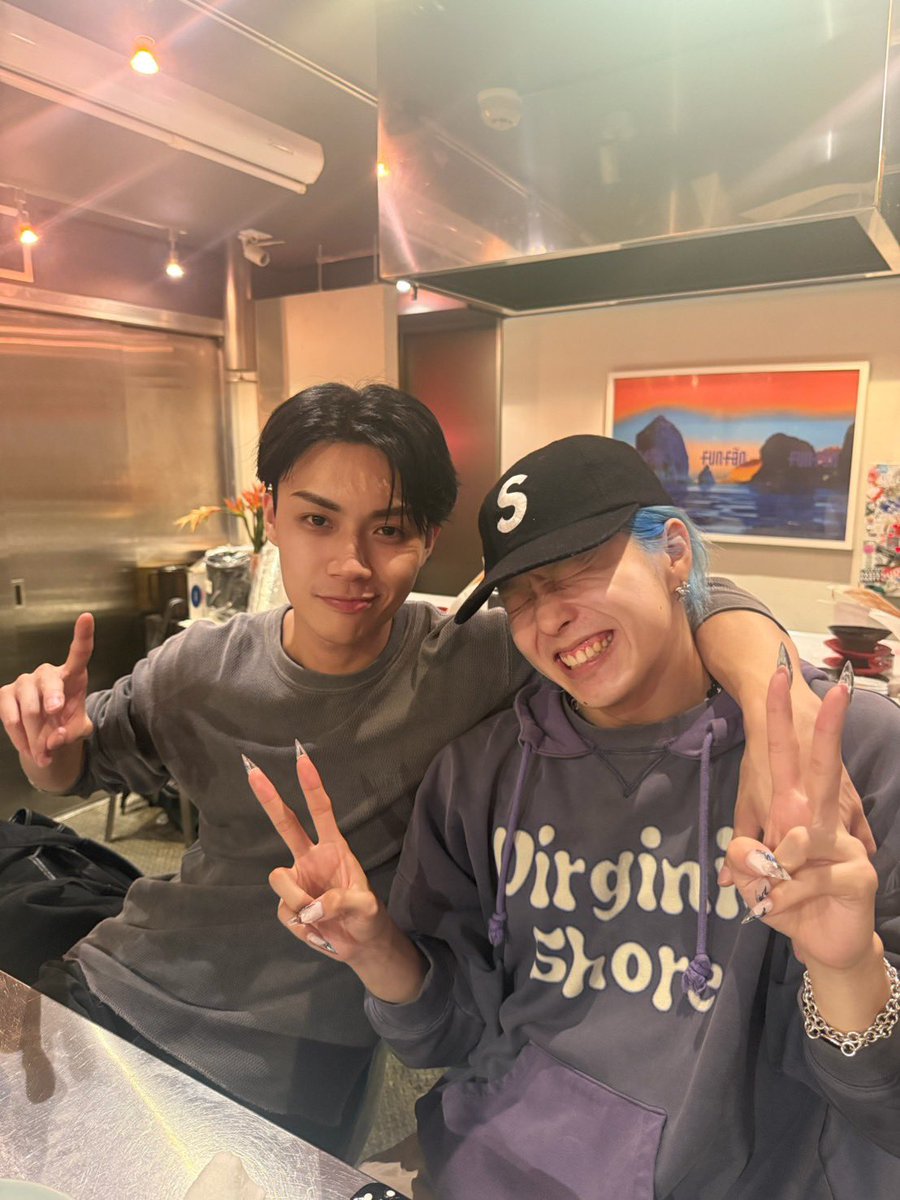 tjbb_'s tweet photo. 先日ケンスケと乾杯できました🍻

中学生の頃から知ってるから、
少し不思議な感覚です。

一緒にショッピングモールで
パフォーマンスしてたあの頃から、

今ではNEO EXILEの戦友です。

NEO盛り上げてこうな🔥

年末も最高のライブに🔥

YUHI

https://t.co/wgLXQQkjkk

@_KID_PHENOMENON 
#TJBB #THEJETBOYBANGERZ