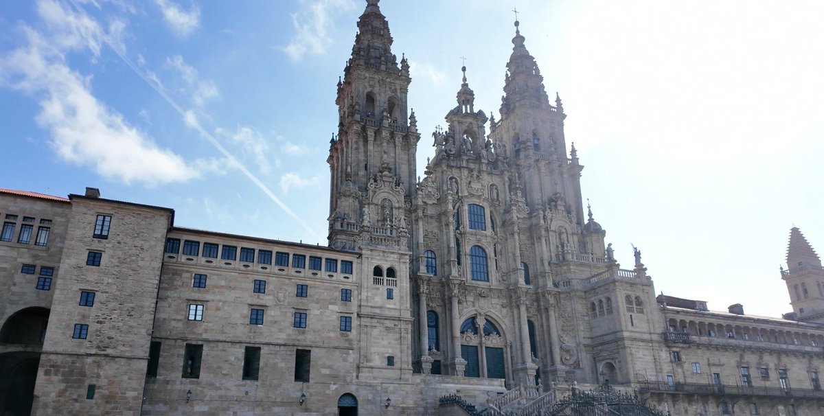 IIPPGob's tweet photo. 🚶‍♀️🚶 Internos, voluntarios y funcionarios de centros penitenciarios de toda España han participado en la última etapa del #CaminoDeSantiago.

🥾➡️⛪ Desde el Monte do Gozo al Obradoiro, los peregrinos han culminado la 5ª edición de la iniciativa. https://t.co/4daj1Kgstv