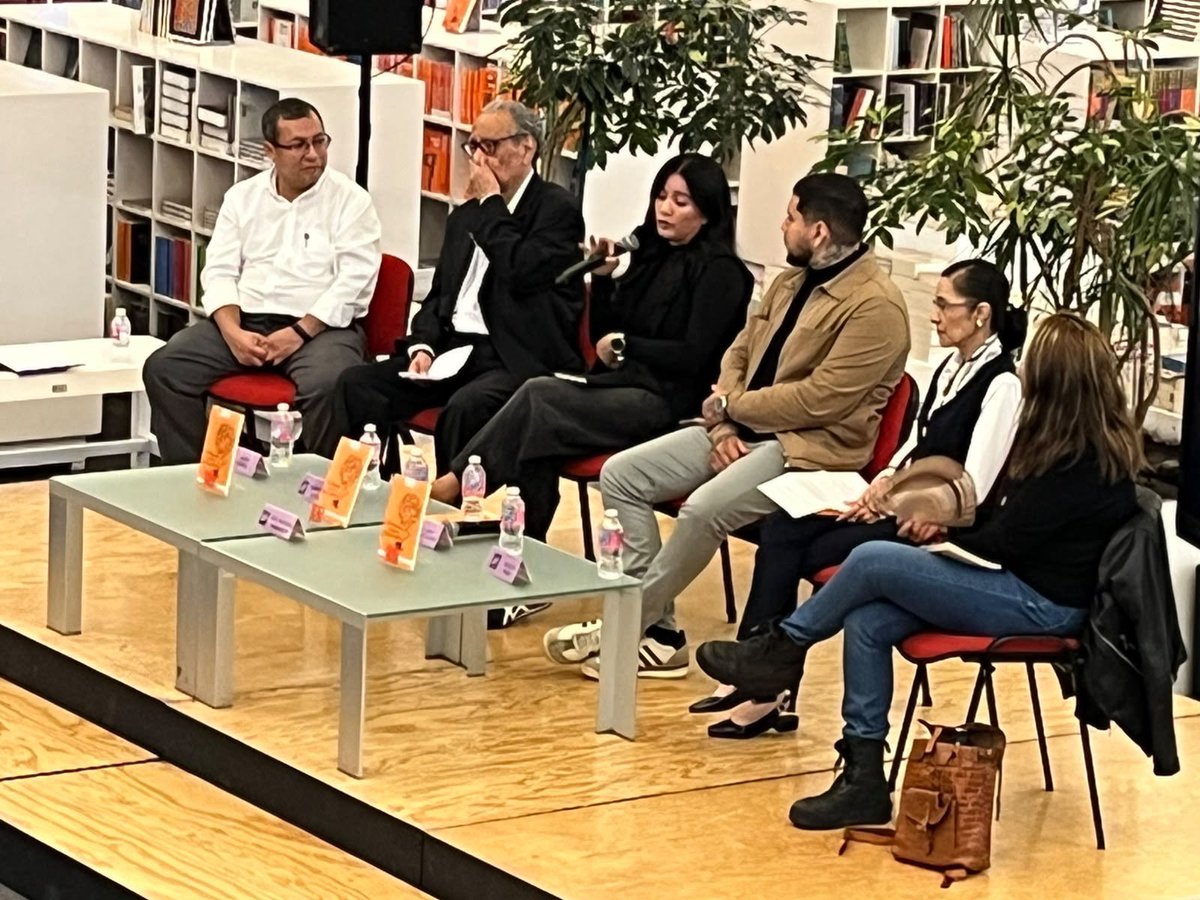 IndelebleMO's tweet photo. Muchas gracias por esta velada inolvidable. Un banquete de historias y recuerdos. Presentadores de lujo.  “El Sazón de los Recuerdos” es un libro con 😇 https://t.co/emdhaJH9KU
