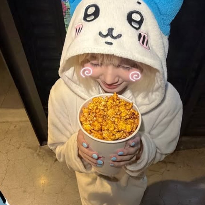 Kotoko_forlife's tweet photo. One thing I noticed that these collaboration videos were recorded recently cuz she has the same nails in the recent photos she shared???? https://t.co/oFDVF7pQAh