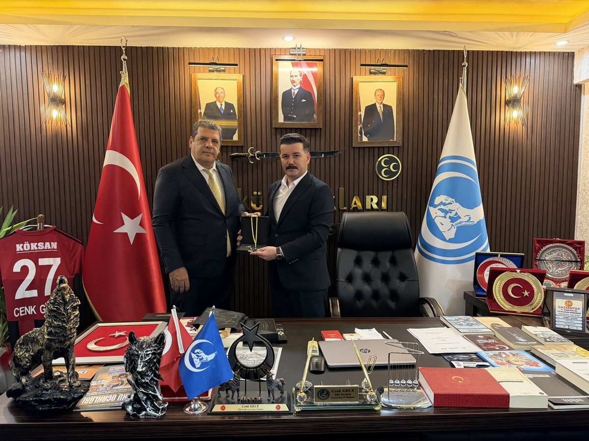 Gaziantepocak27's tweet photo. Ülkücü Şehidimiz Ahmet Remzi Akbaş’ın Oğlu,Taş Medreseli büyüğüm kıymetli ağabeyim Ali Uğur Akbaş’a ziyaretleri ve kıymetli hediyeleri için teşekkür ederim.
@ayyildirim1
@cenkgece https://t.co/9UVykMkfpt