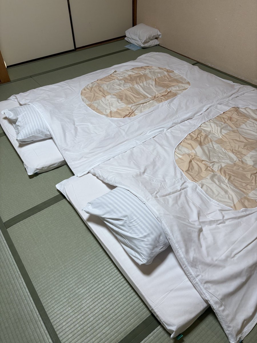 ememanyade2's tweet photo. 自然の渓谷に囲まれた温泉は最高♨️
コーヒー牛乳‥パックでなんとかGET

2回目せがまれてますが眠いので無理
今日はもうおやすみなさい https://t.co/u6ELE4tgmd